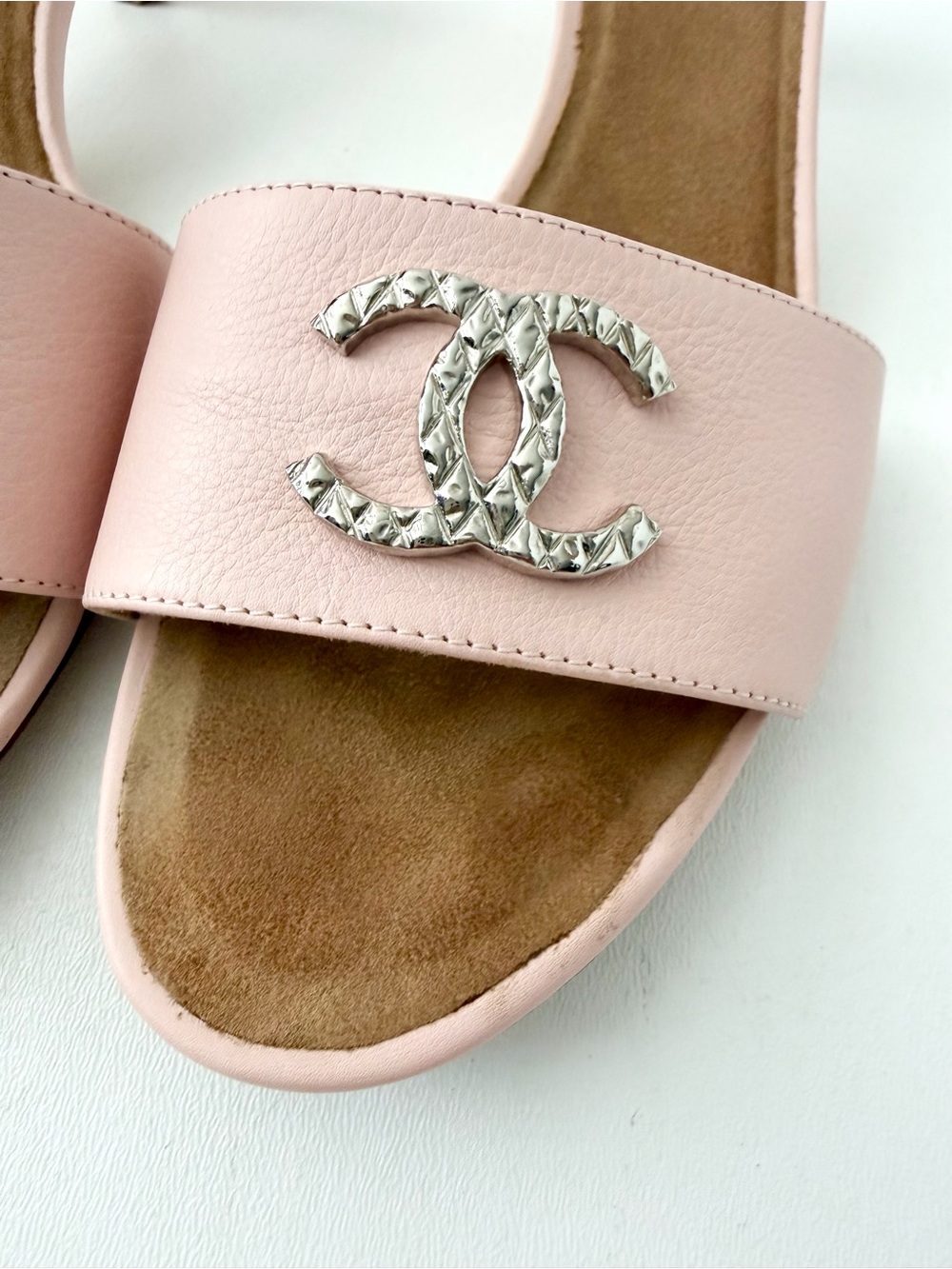 CHANEL | CC Logo Kitten Heel Mule Sandals Rose Pink Leather Open Toe EU 41 - Picture 8 of 13